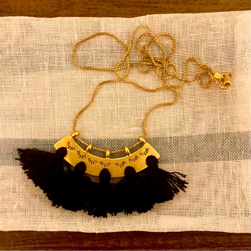 Gold adjustable necklace, only worn a few times!